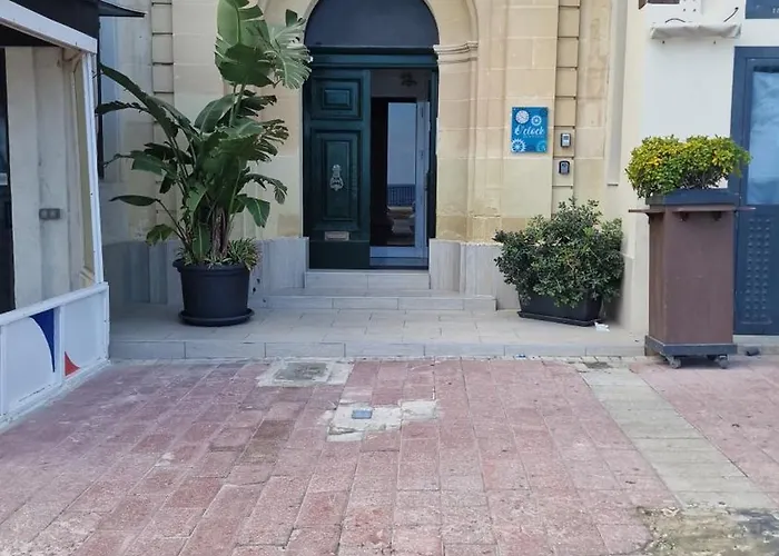 Seafront O'clock Malta B&B