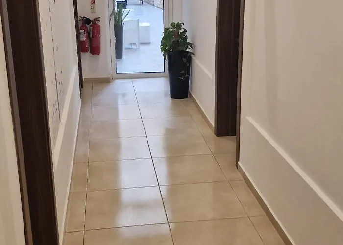 Seafront O'clock Malta Panzió *