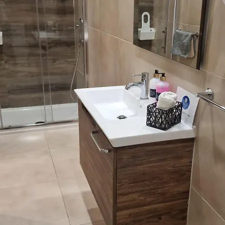 Seafront O'clock Malta * スリーマ