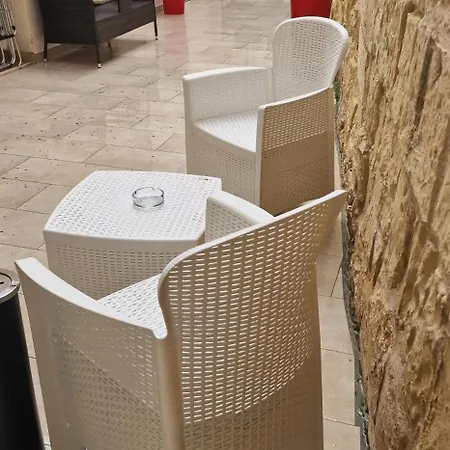 ベッド・アンド・ブレックファスト Seafront O'clock Malta スリーマ